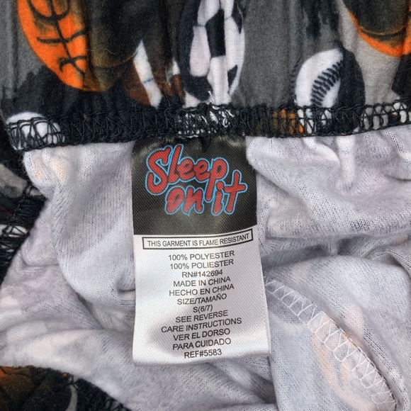 SLEEP ON IT Big Boys Sport Print 2 Piece Pajama Set with Cozy Socks Size S(6/7) - Picture 3 of 12